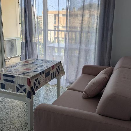 Studio Climatise Avec Coin Nuit 150M De La Plage Le Lavandou Exteriér fotografie