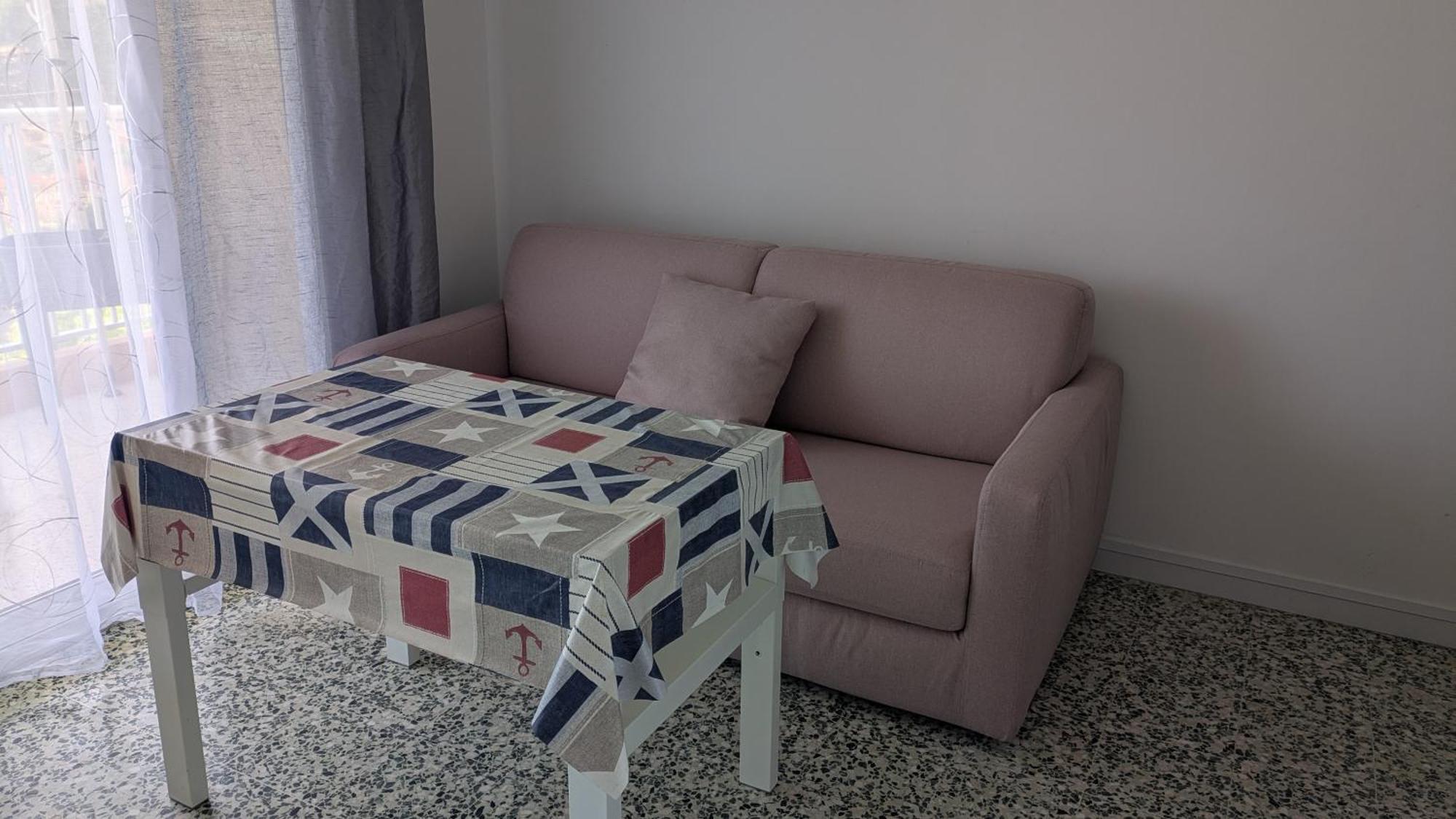 Studio Climatise Avec Coin Nuit 150M De La Plage Le Lavandou Exteriér fotografie